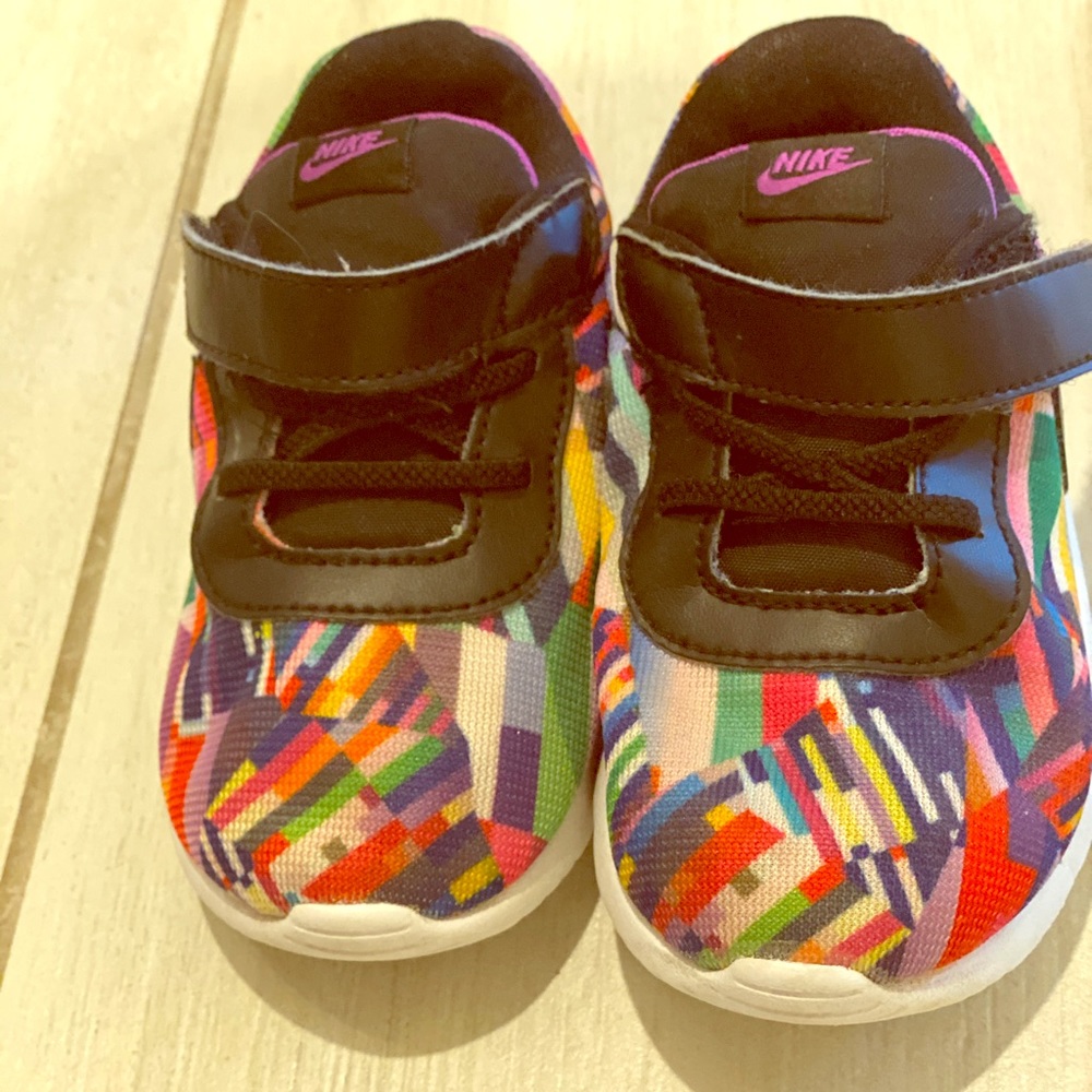 Toddler Nike tennis shoes